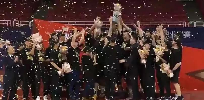 布拉德利出生于2003年，2019年加入利物浦梯队，他在2021年9月联赛杯对阵诺维奇的比赛首次为利物浦出战，至今共为红军出场6次，他还13次代表北爱尔兰队出战。